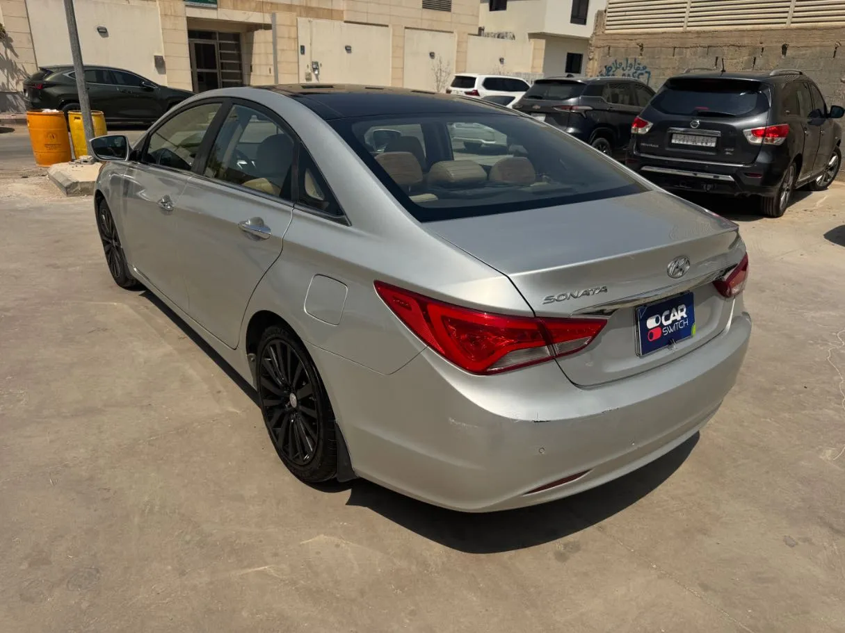 Car image 7