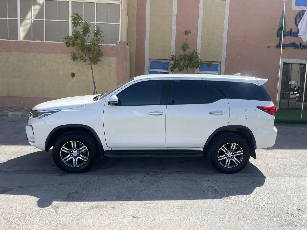 Car image 8