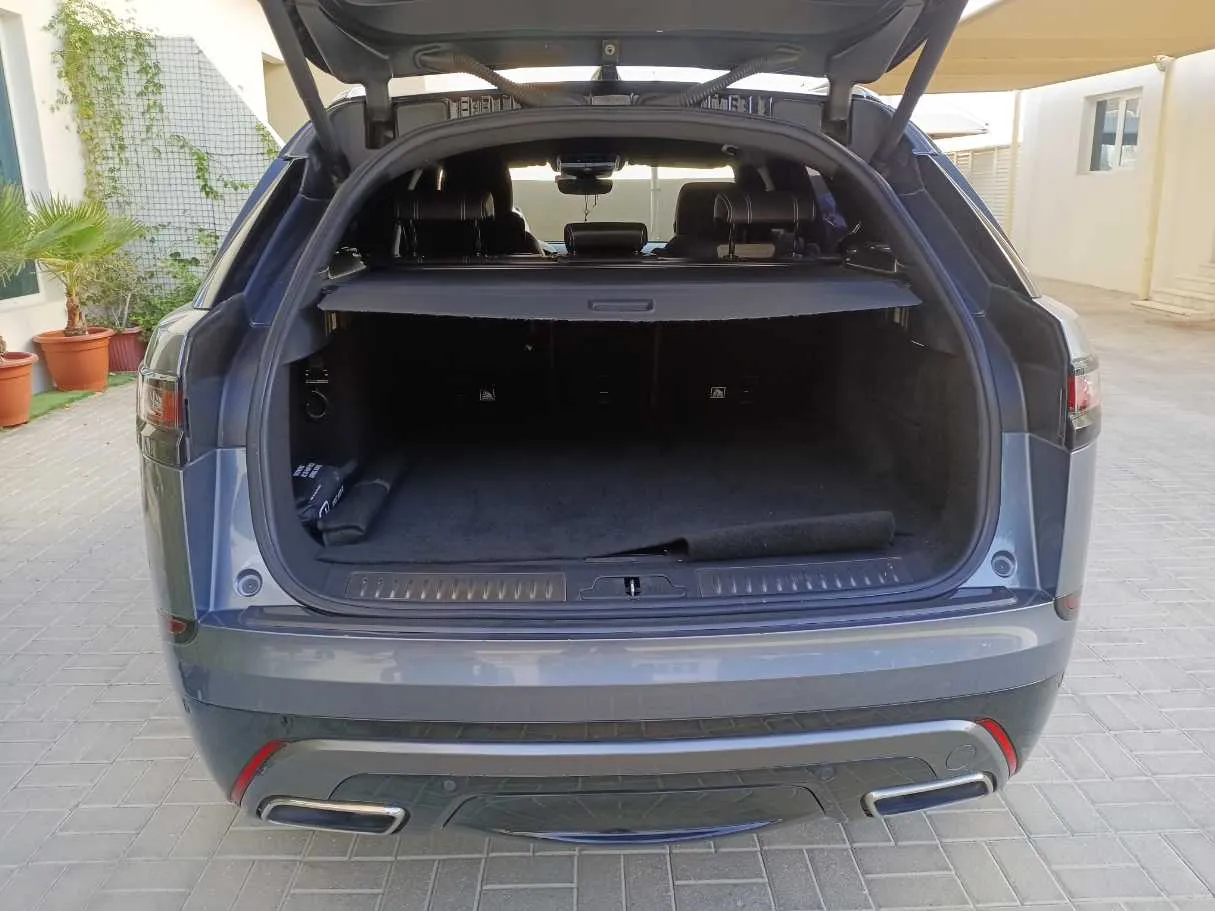 Car image 19