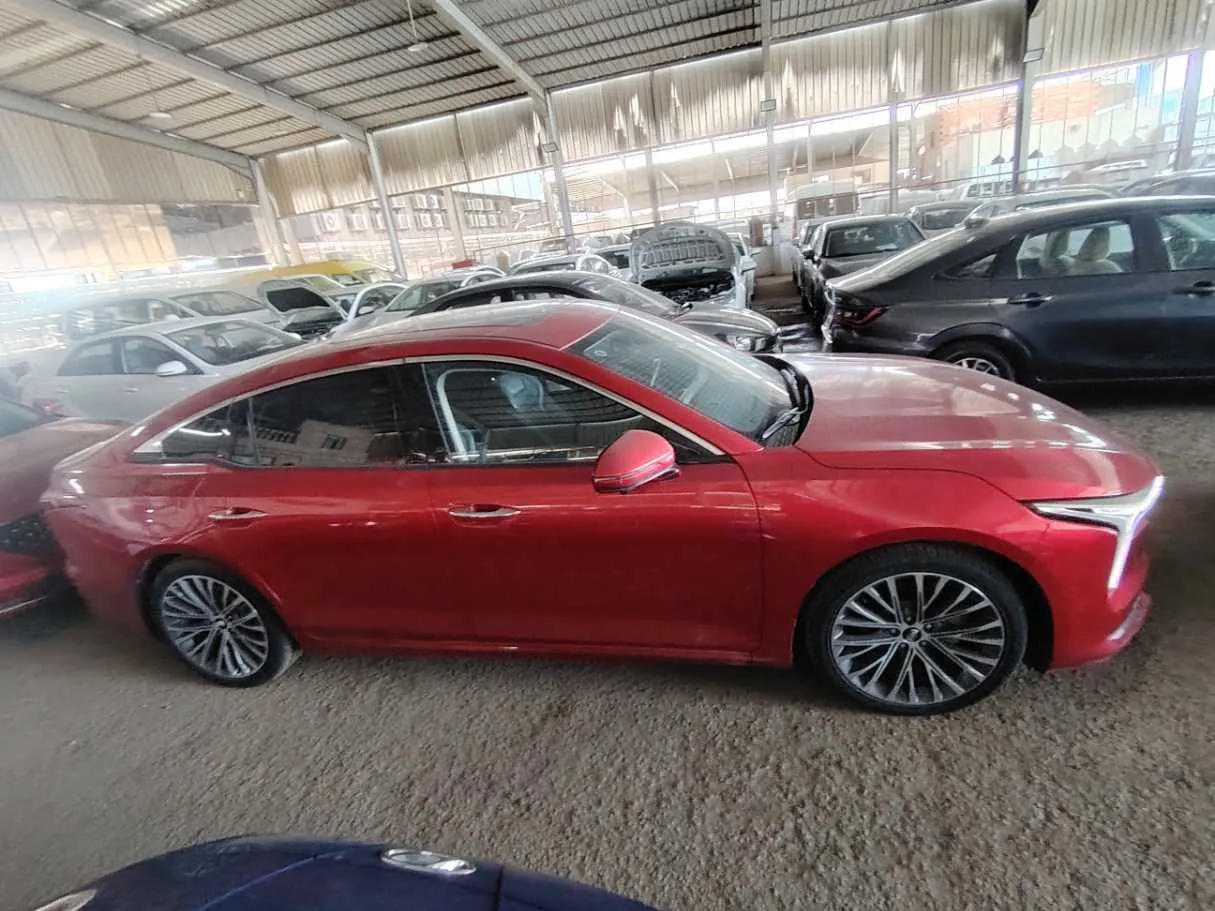 Car image 4