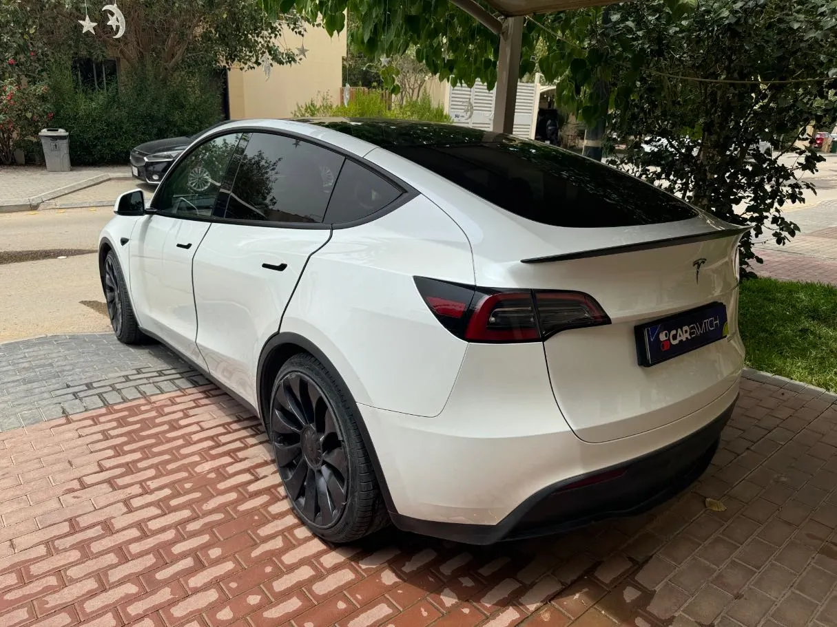 Car image 6