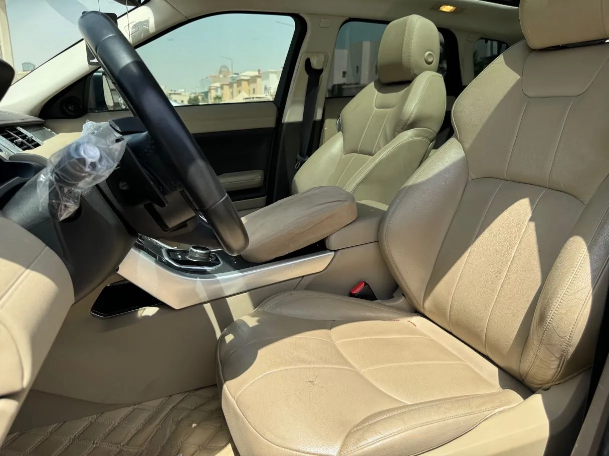 Car image 12