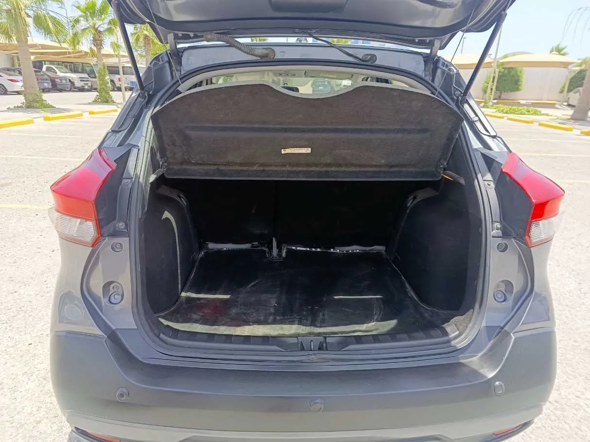 Car image 28