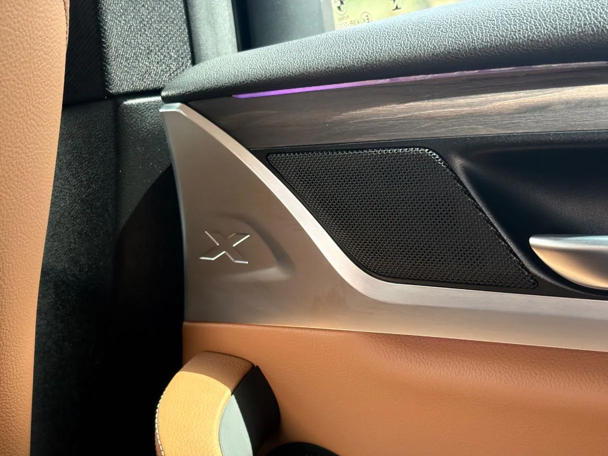 Car image 26