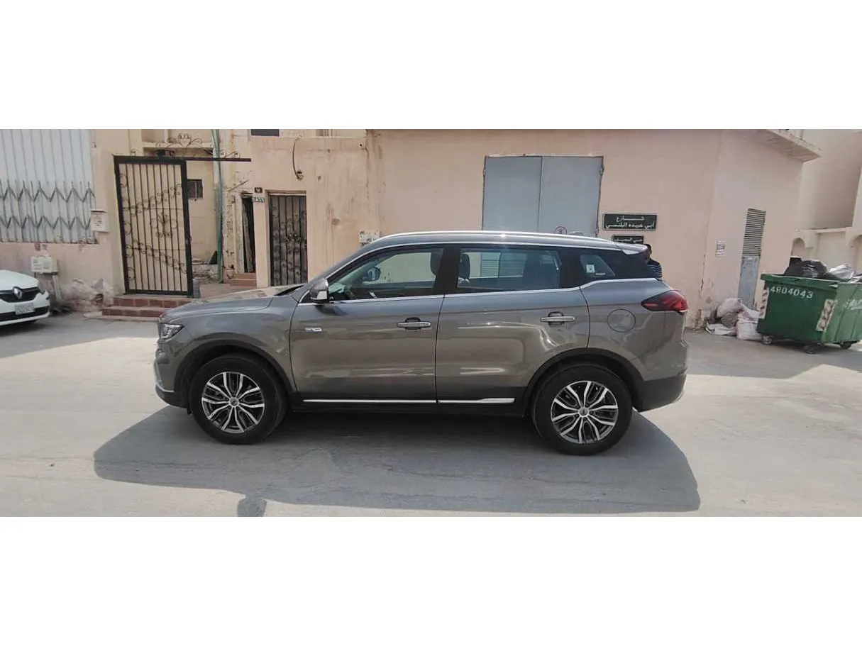 Car image 9