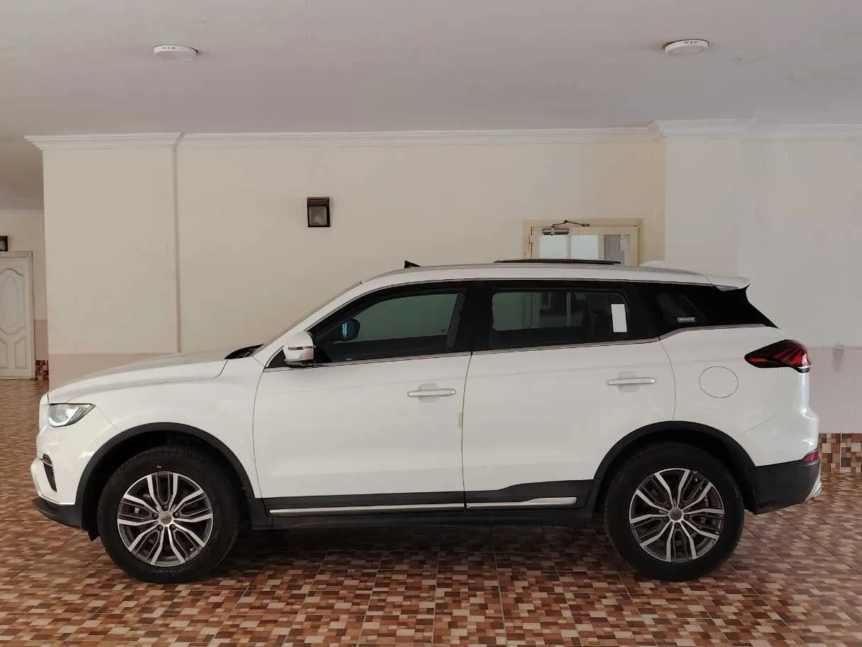 Car image 8
