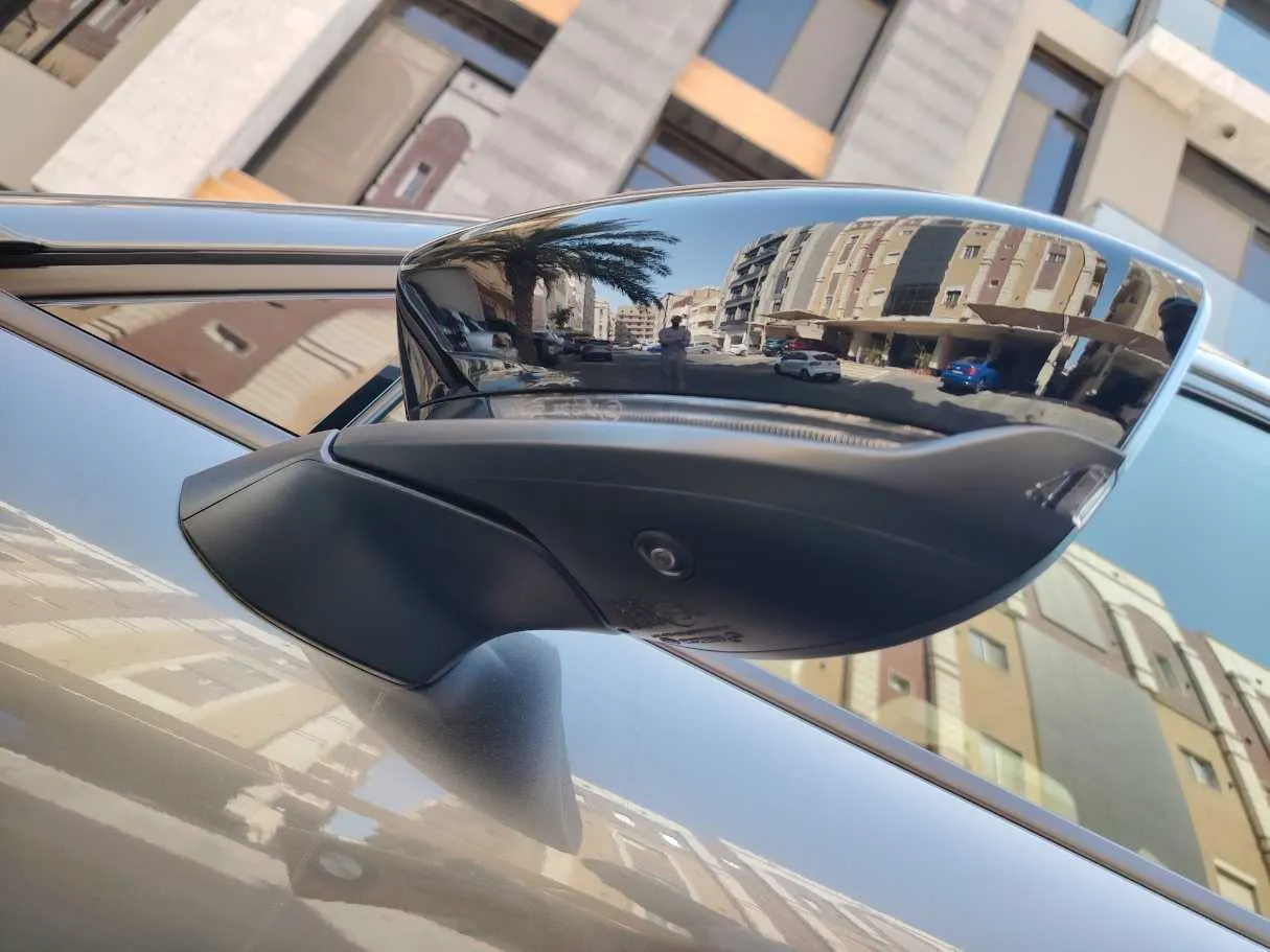 Car image 29