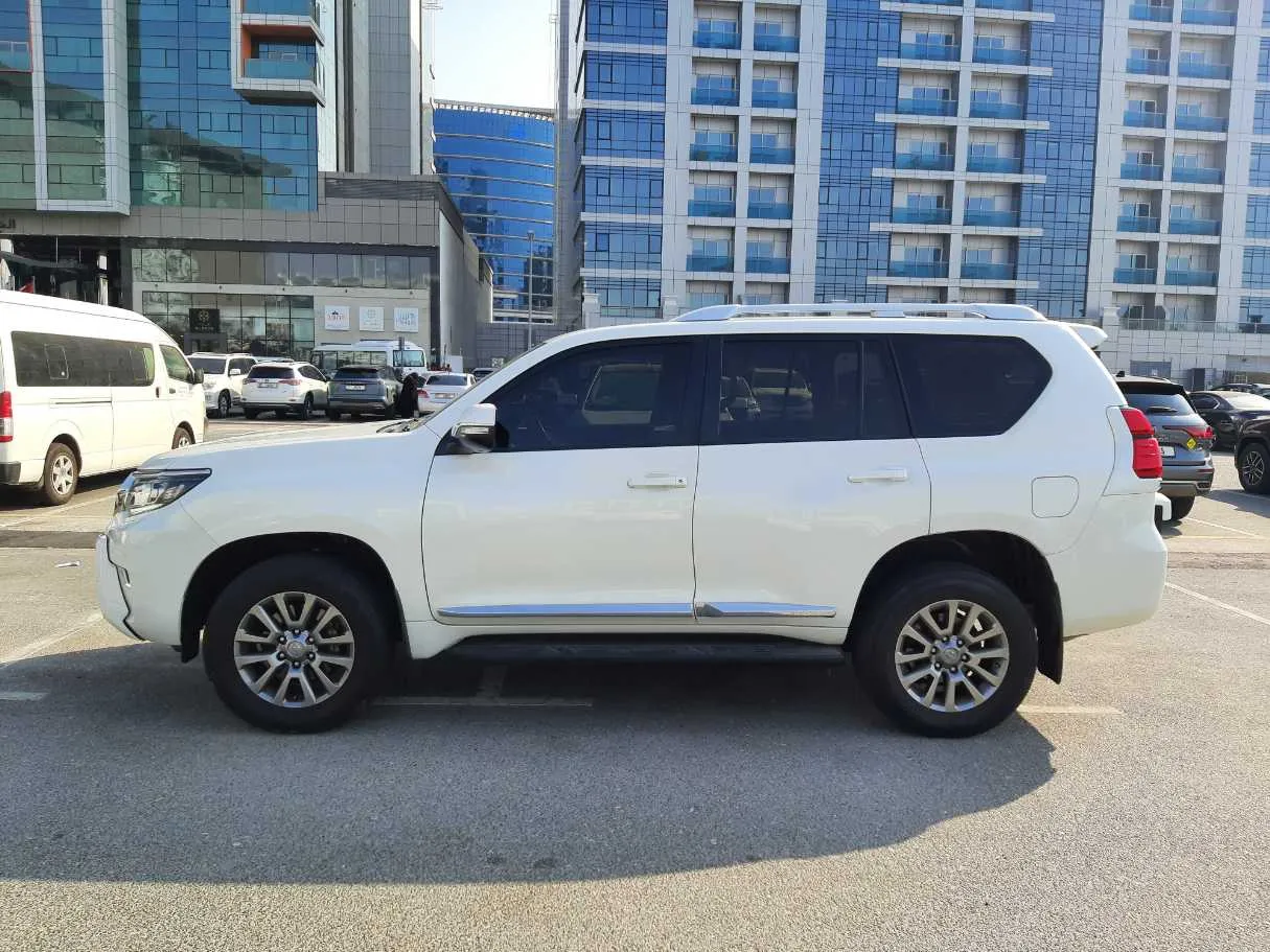 Car image 8