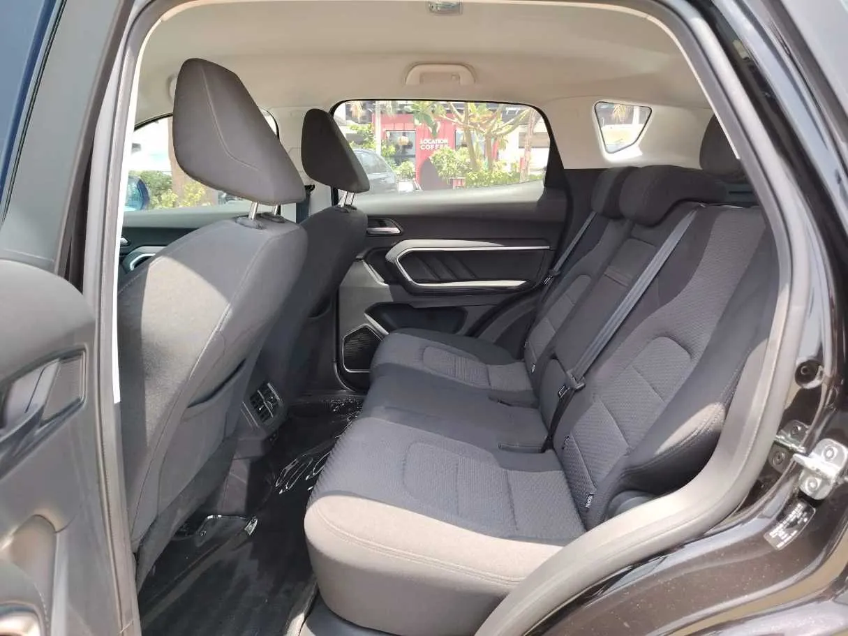 Car image 18