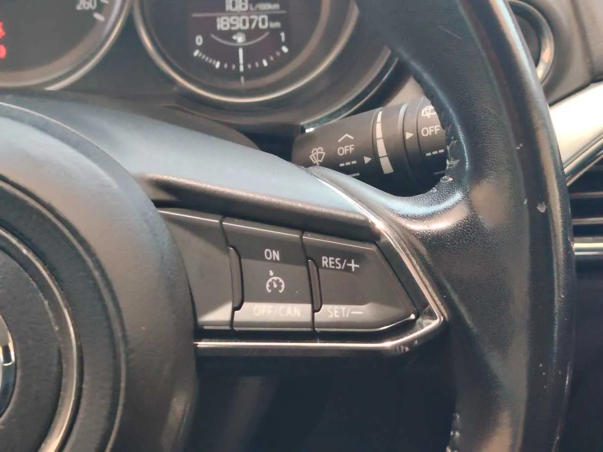 Car image 26