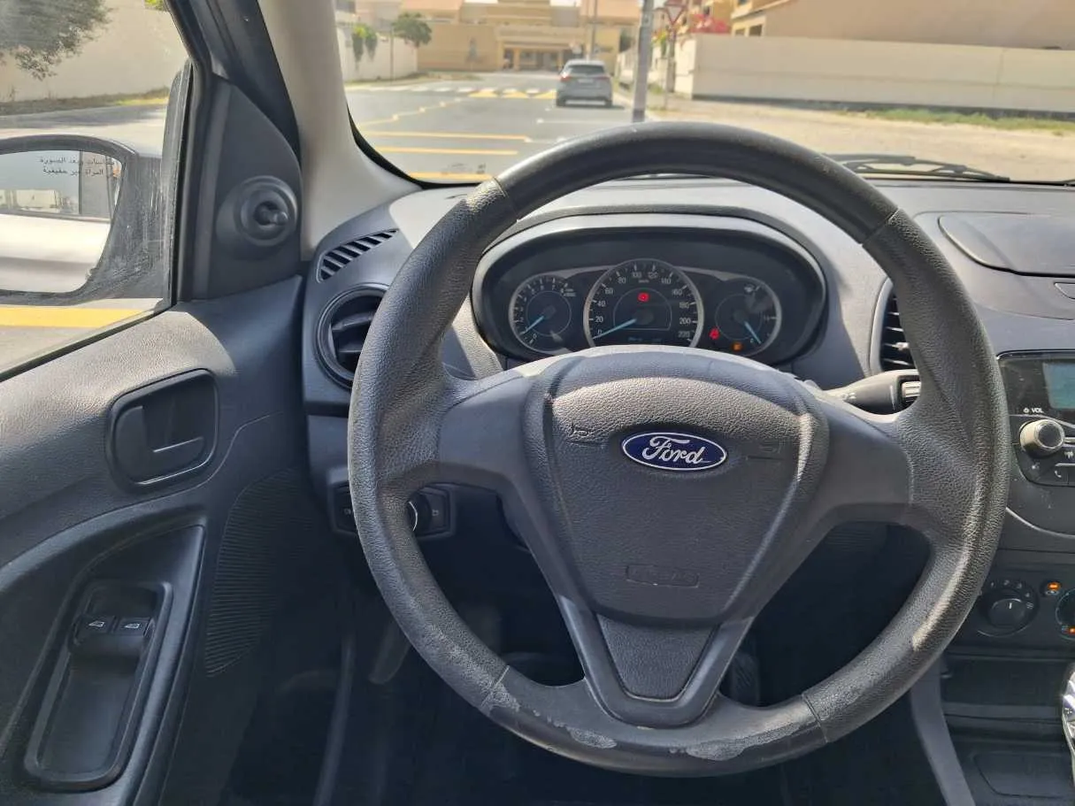 Car image 17