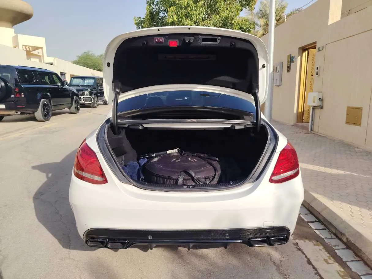 Car image 25