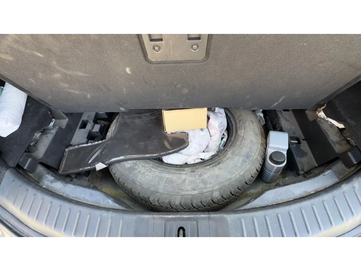 Car image 23