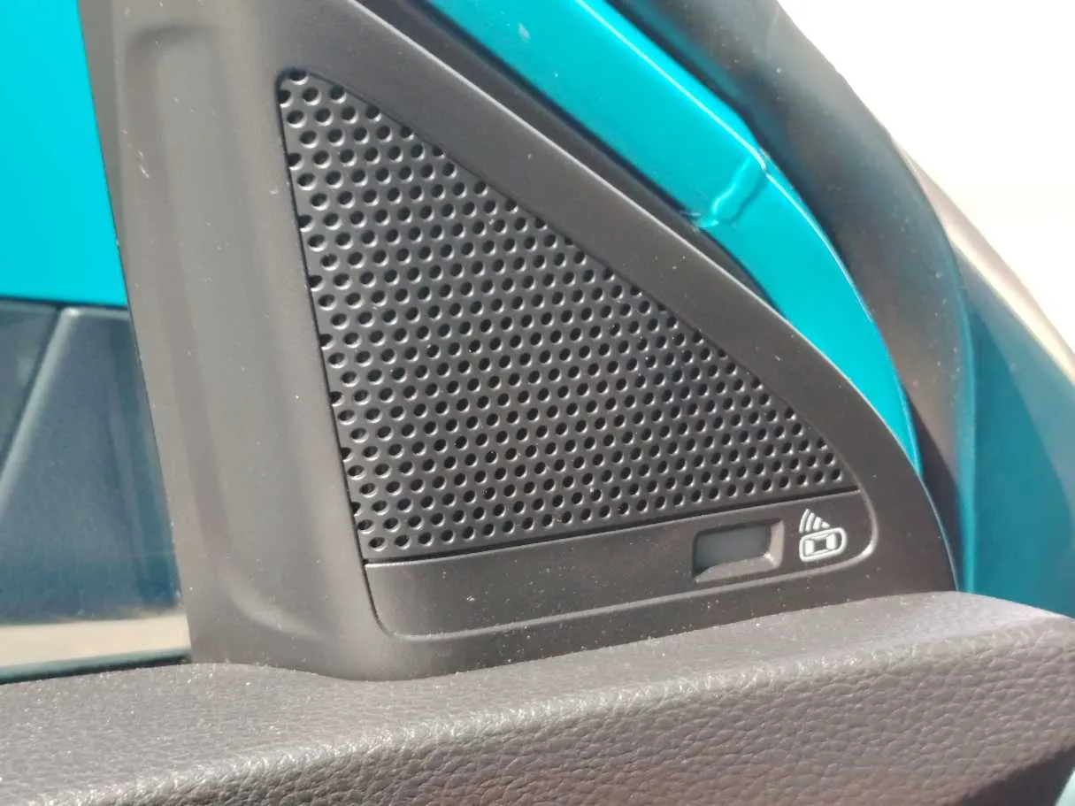 Car image 34