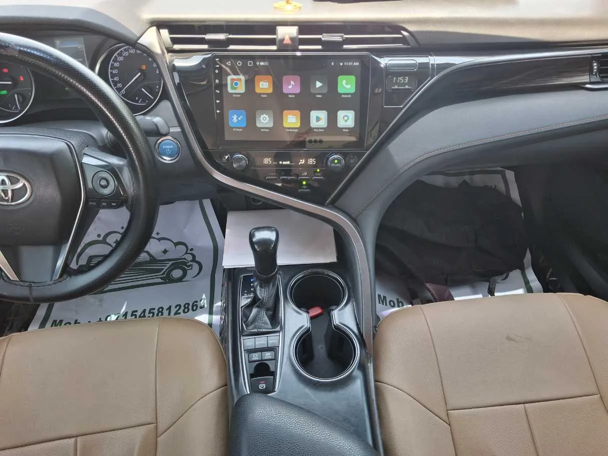 Car image 14