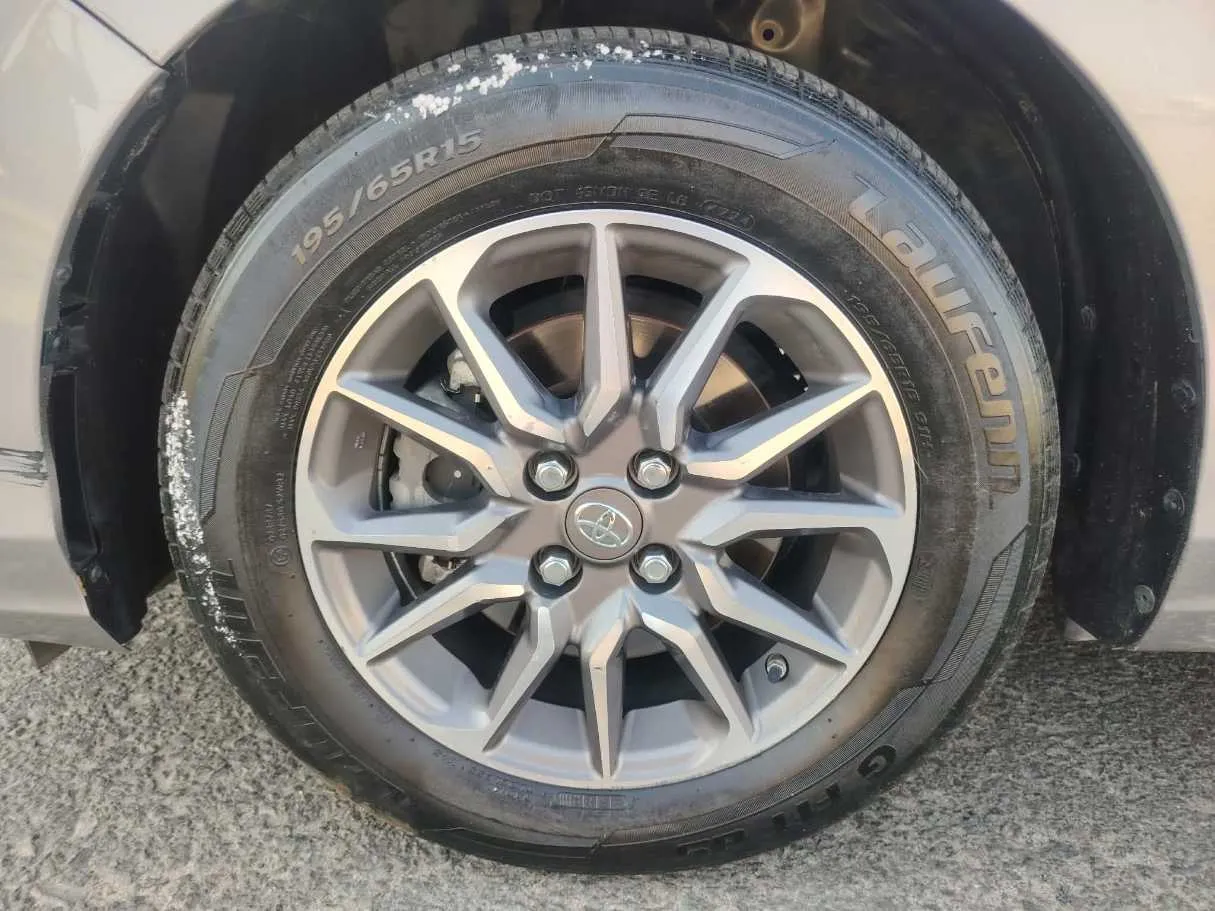Car image 10