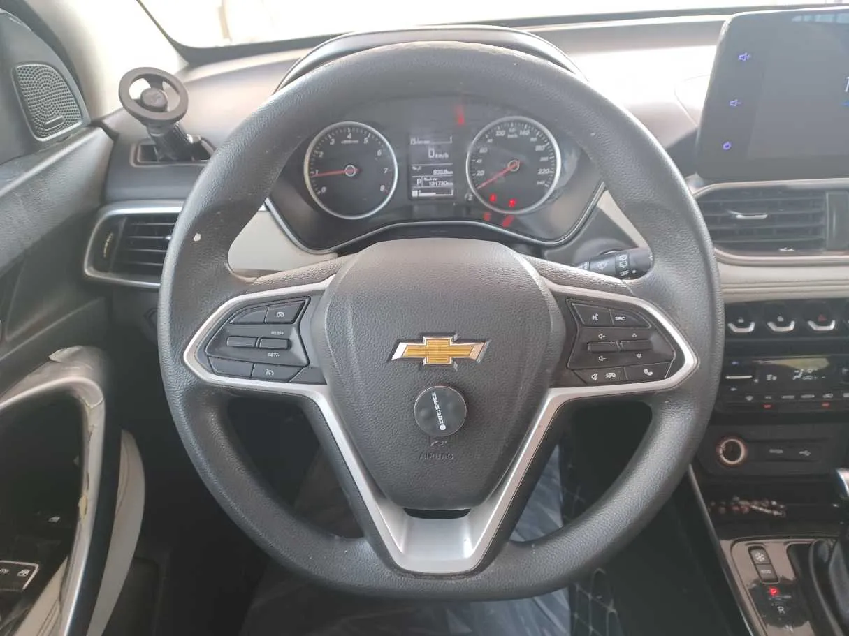 Car image 16