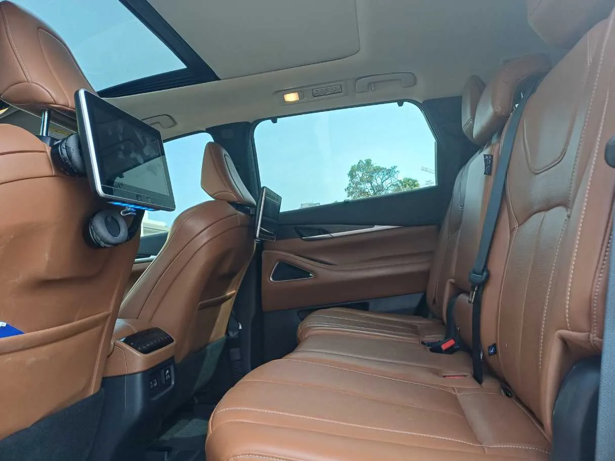 Car image 13