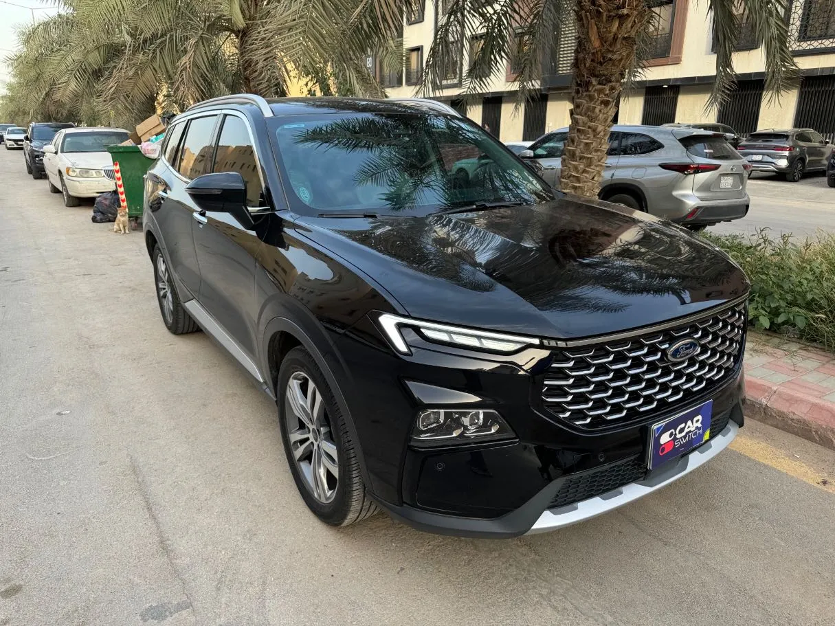 Car image 3