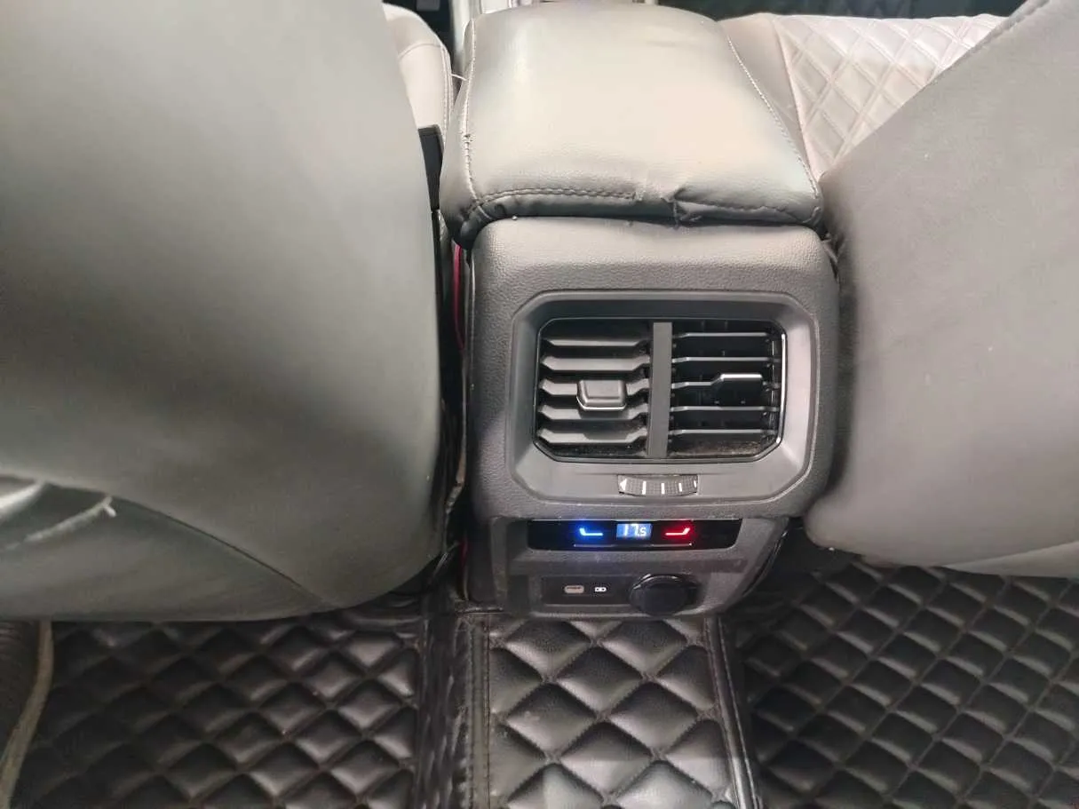 Car image 33