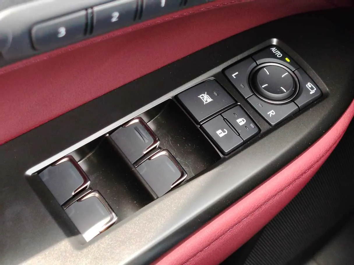 Car image 32