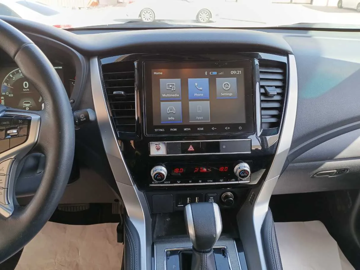Car image 17
