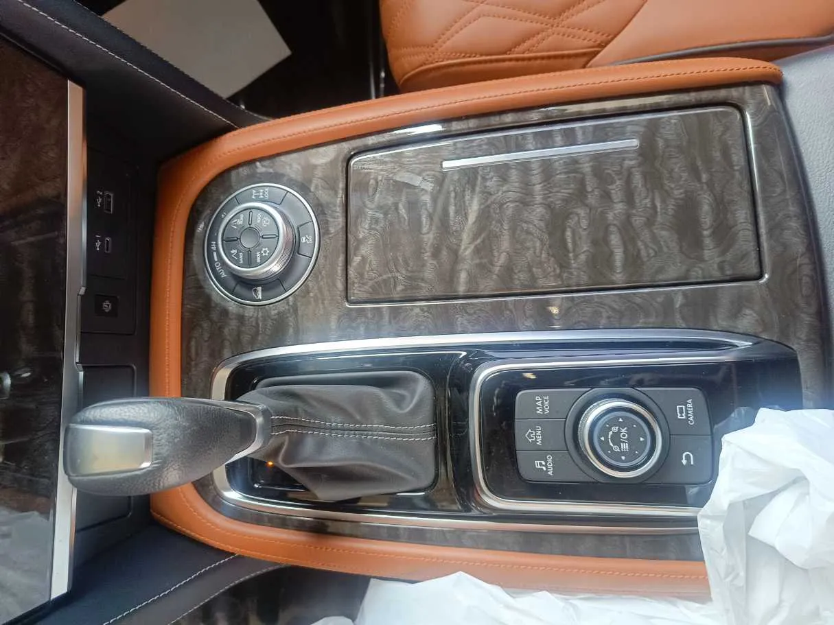 Car image 18