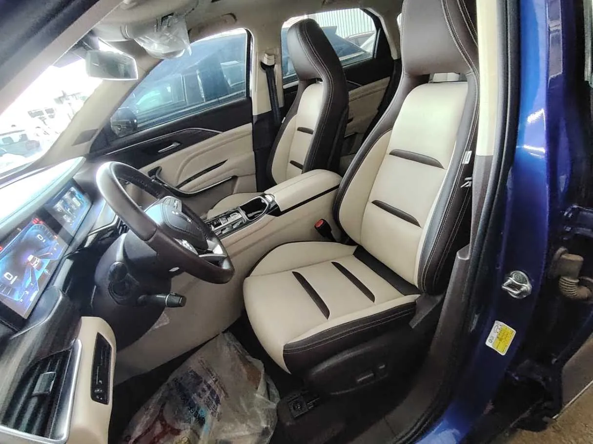 Car image 14