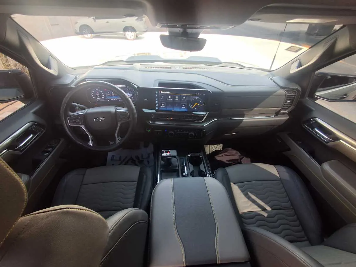 Car image 14
