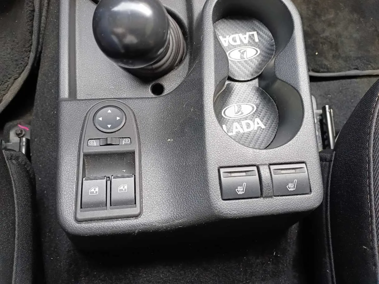 Car image 18