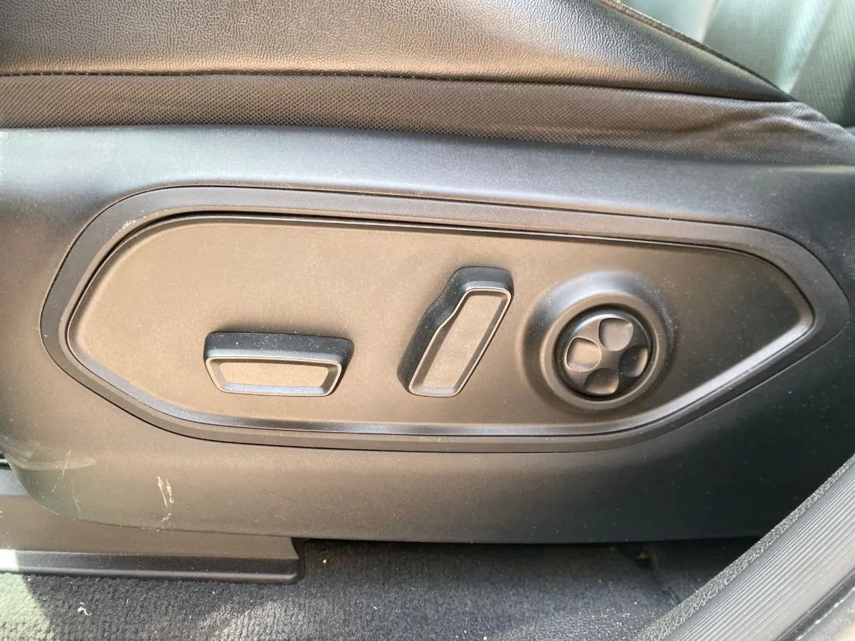 Car image 29