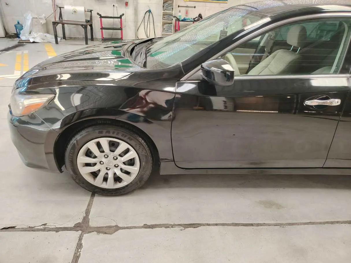 Car image 9