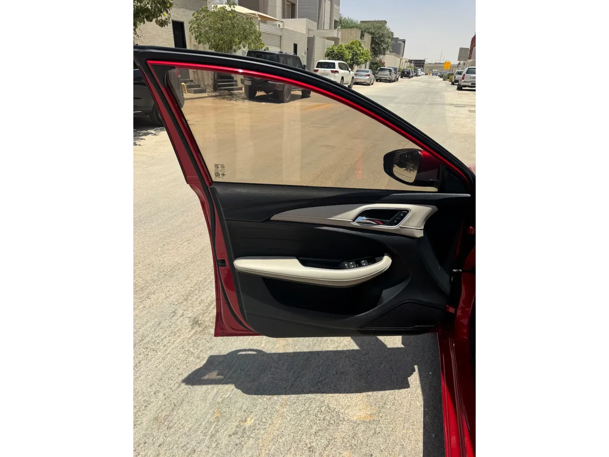 Car image 10