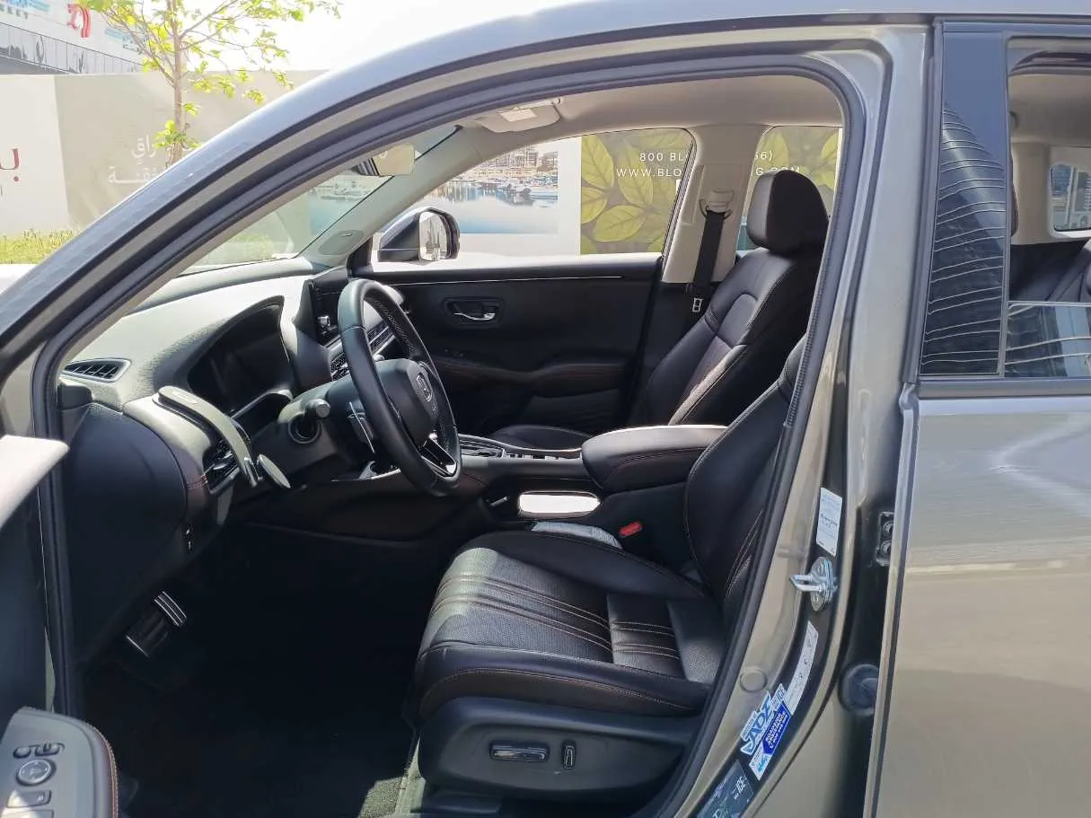 Car image 12