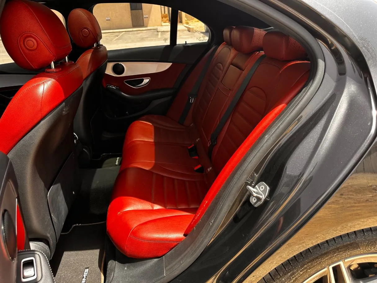 Car image 14