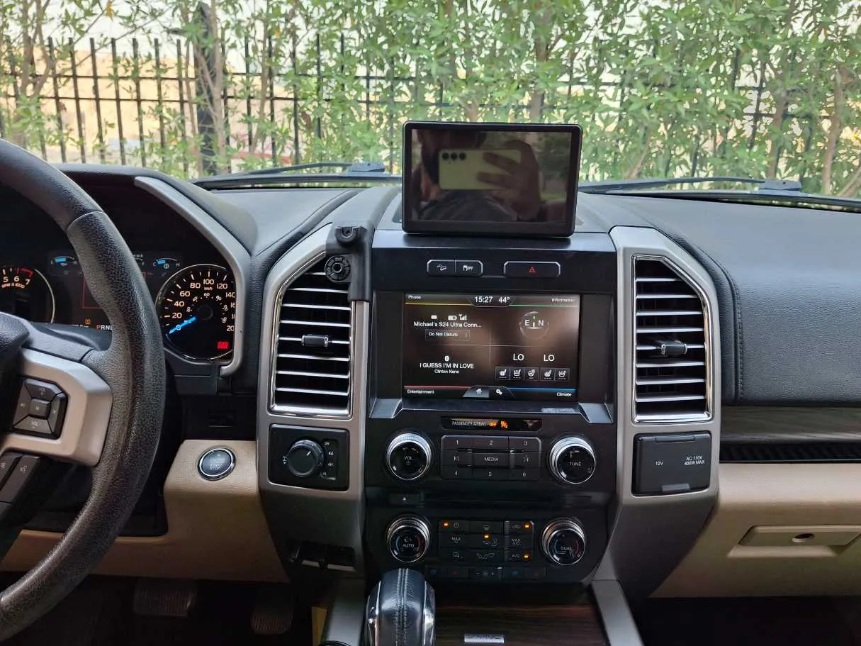 Car image 16