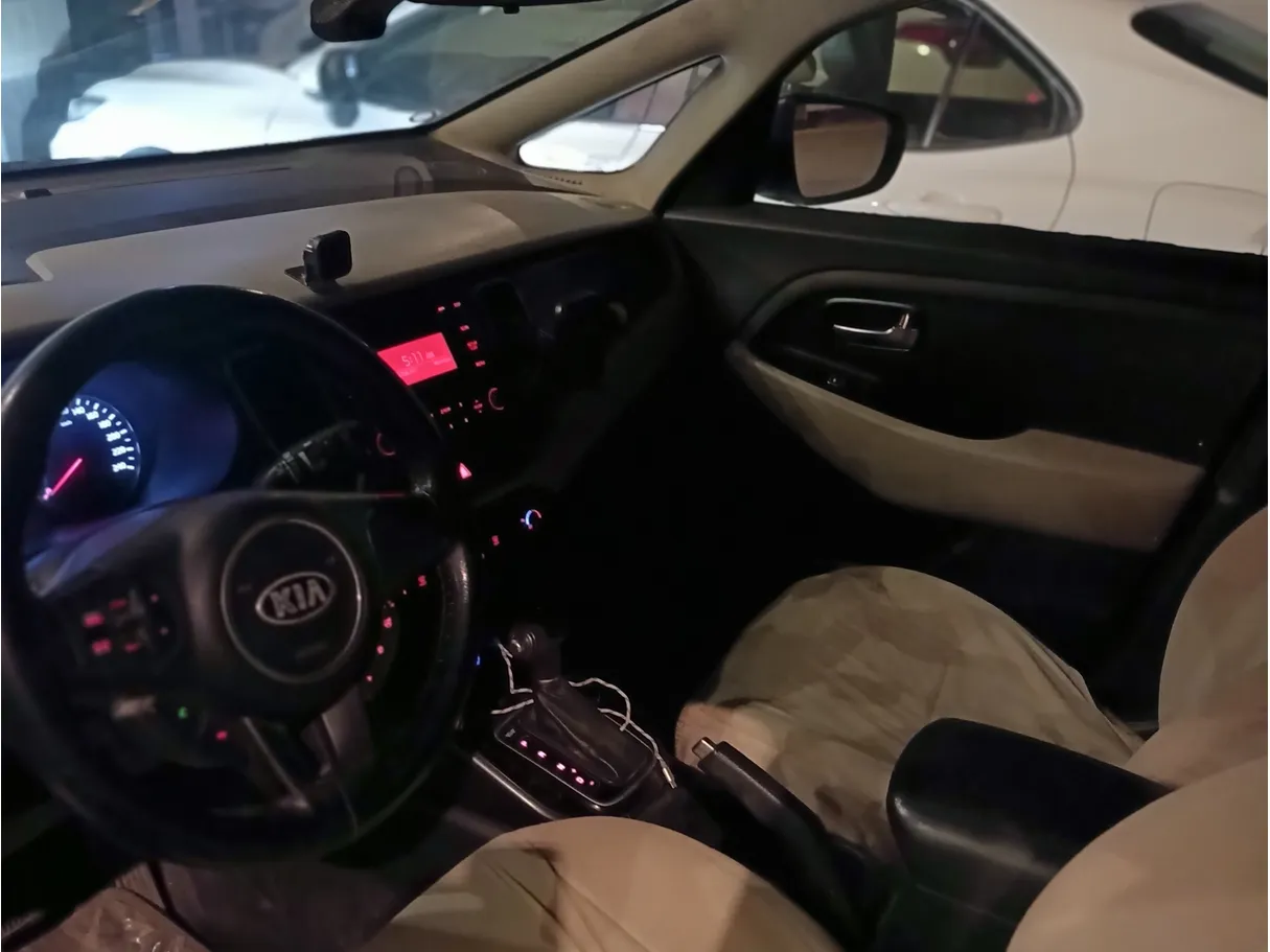 Car image 5