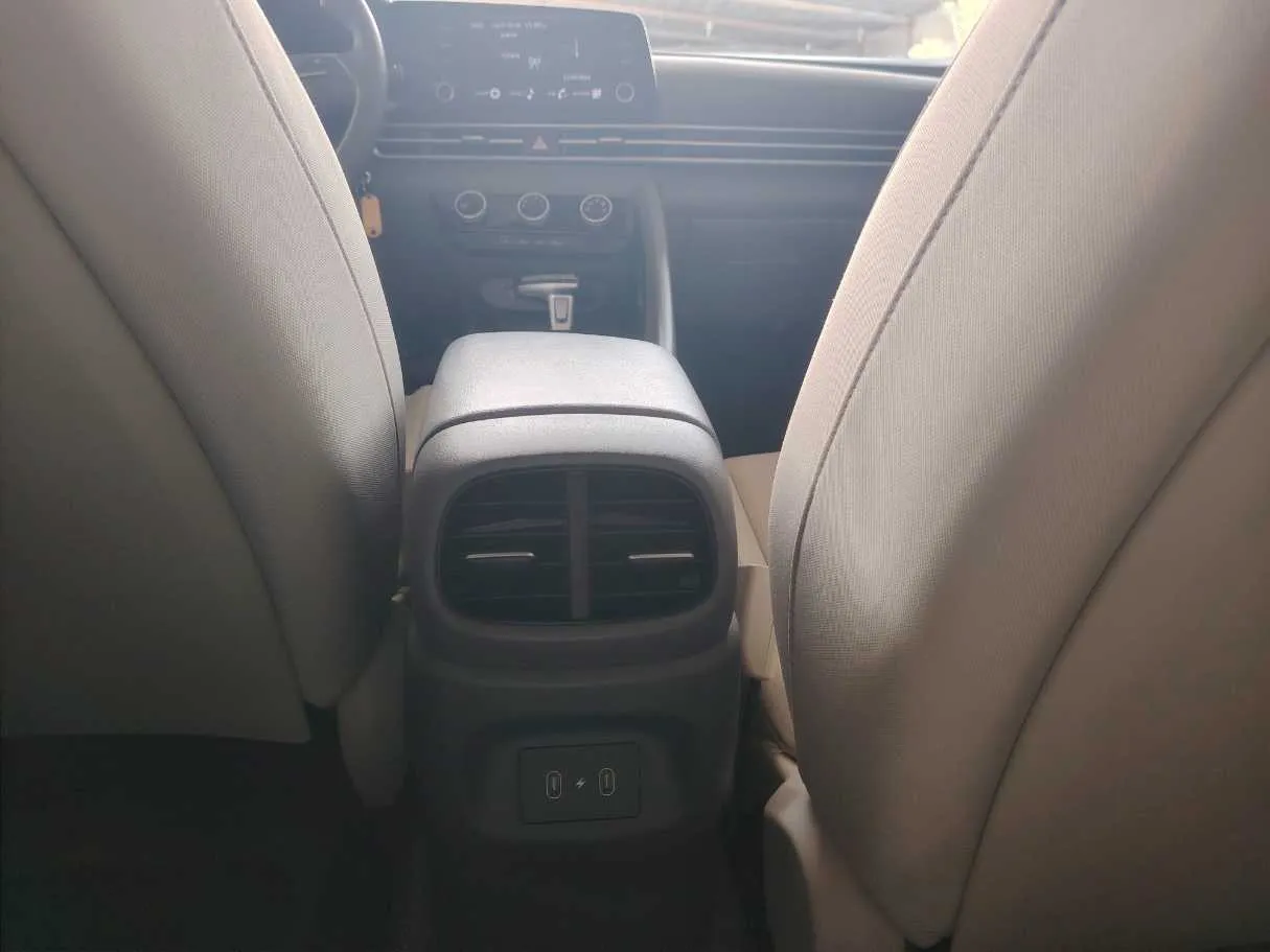 Car image 25
