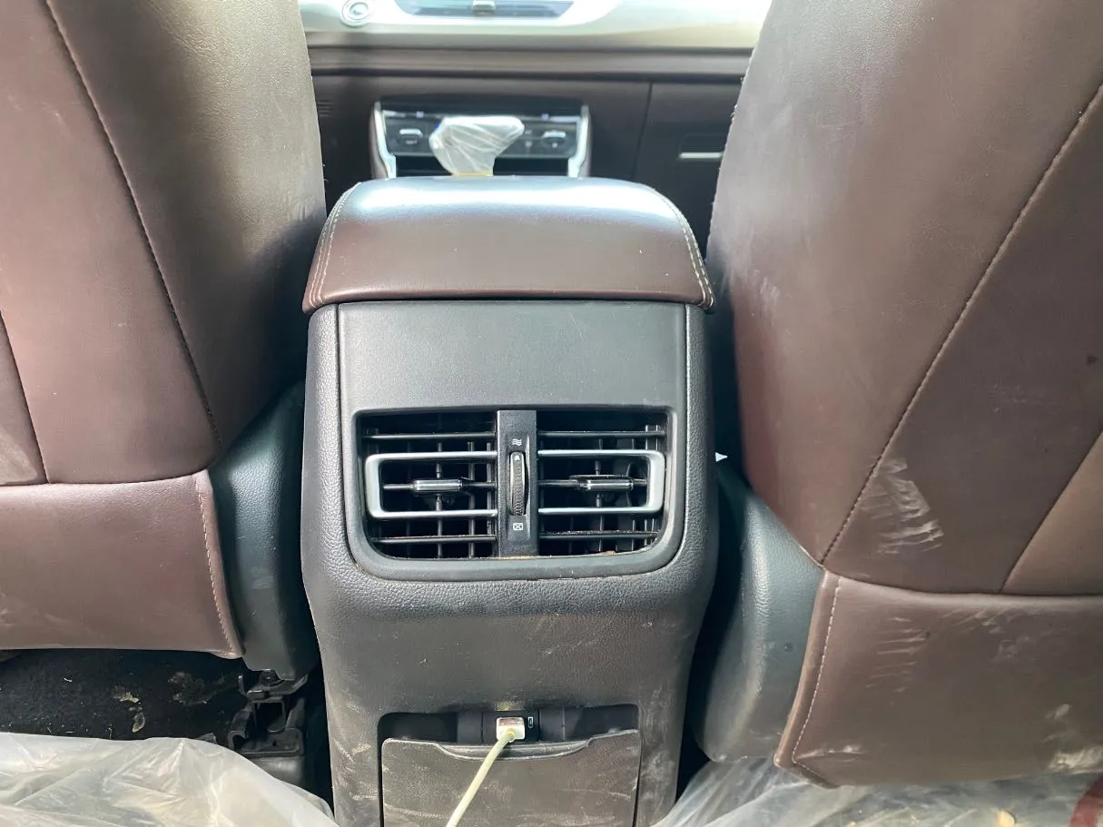 Car image 27