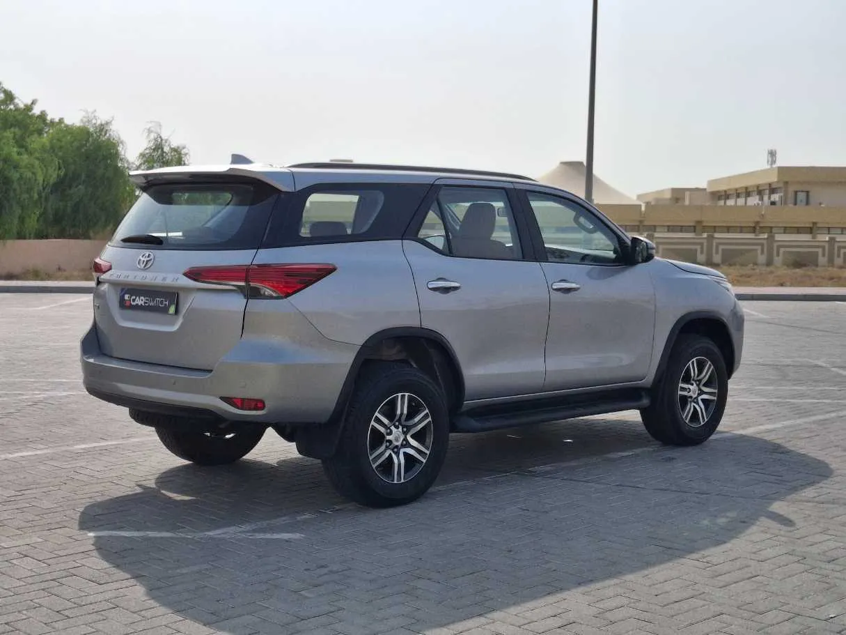 Car image 5
