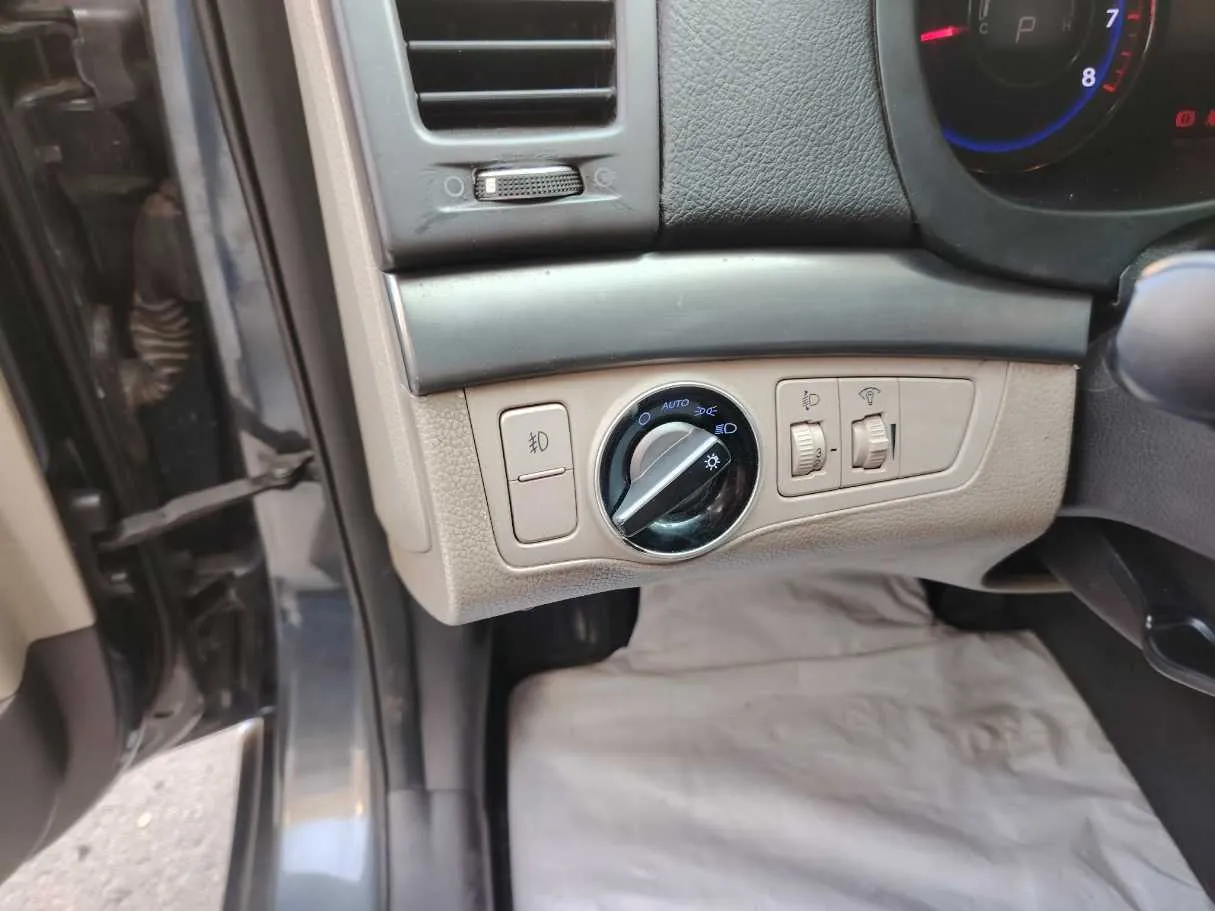 Car image 23