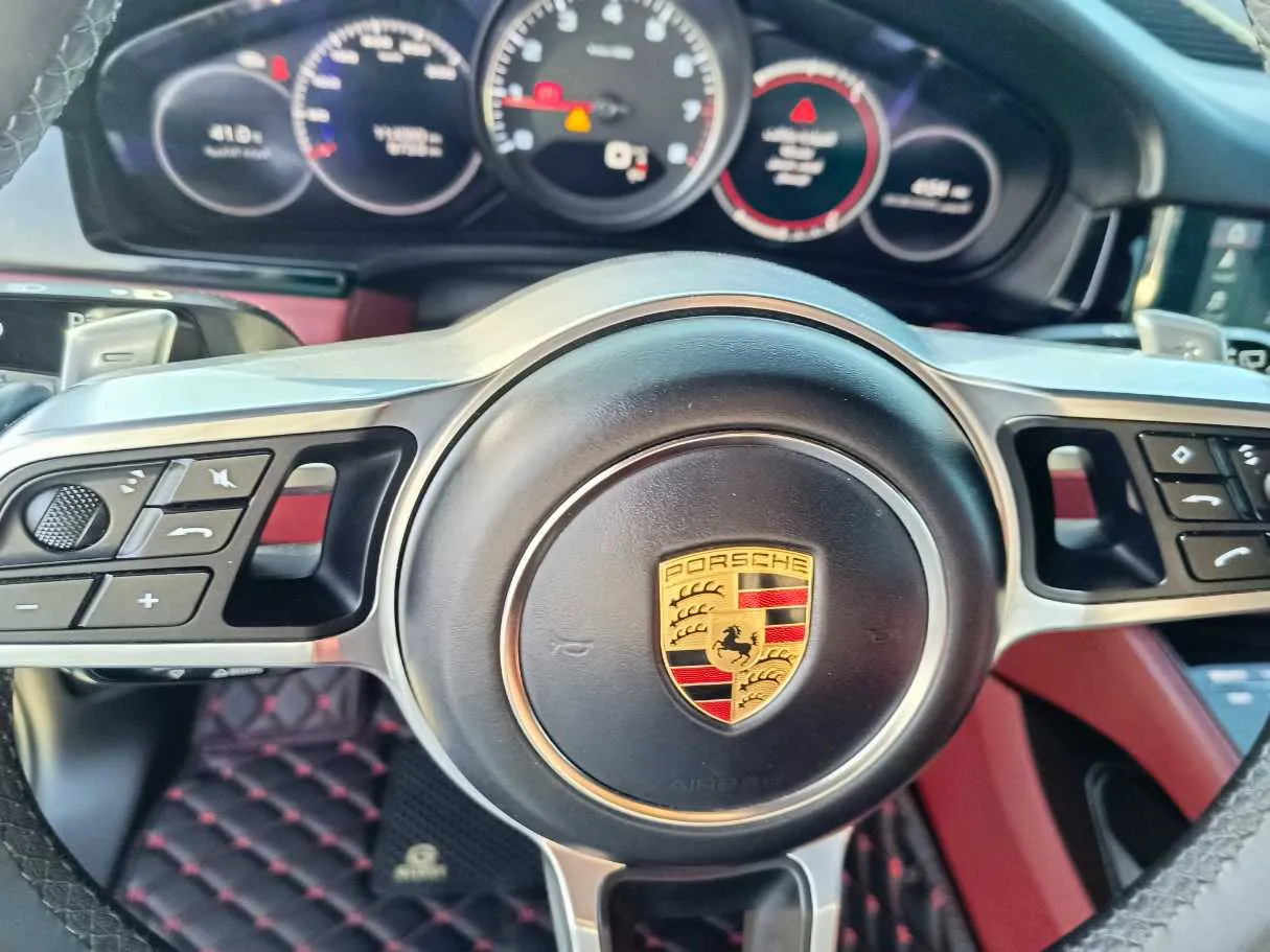 Car image 26