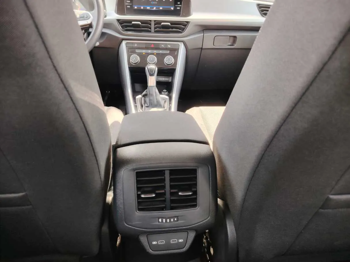Car image 27
