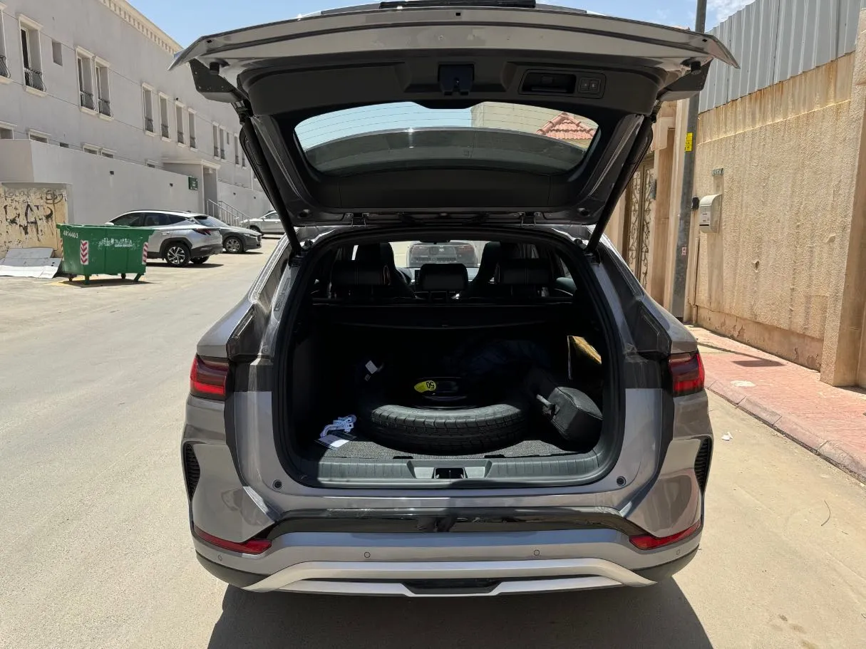 Car image 23