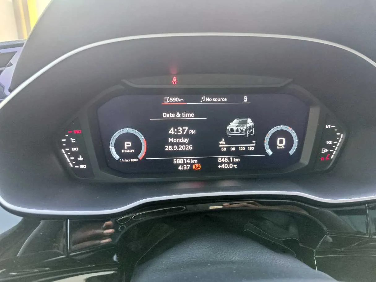 Car image 24