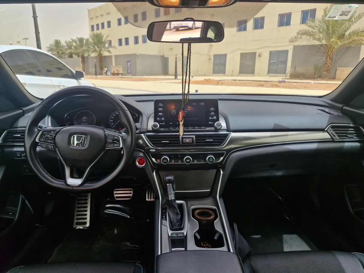 Car image 17