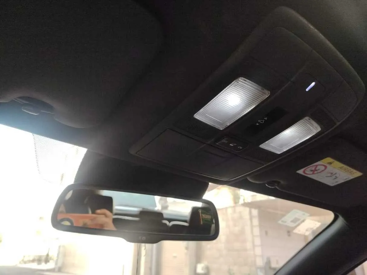 Car image 40