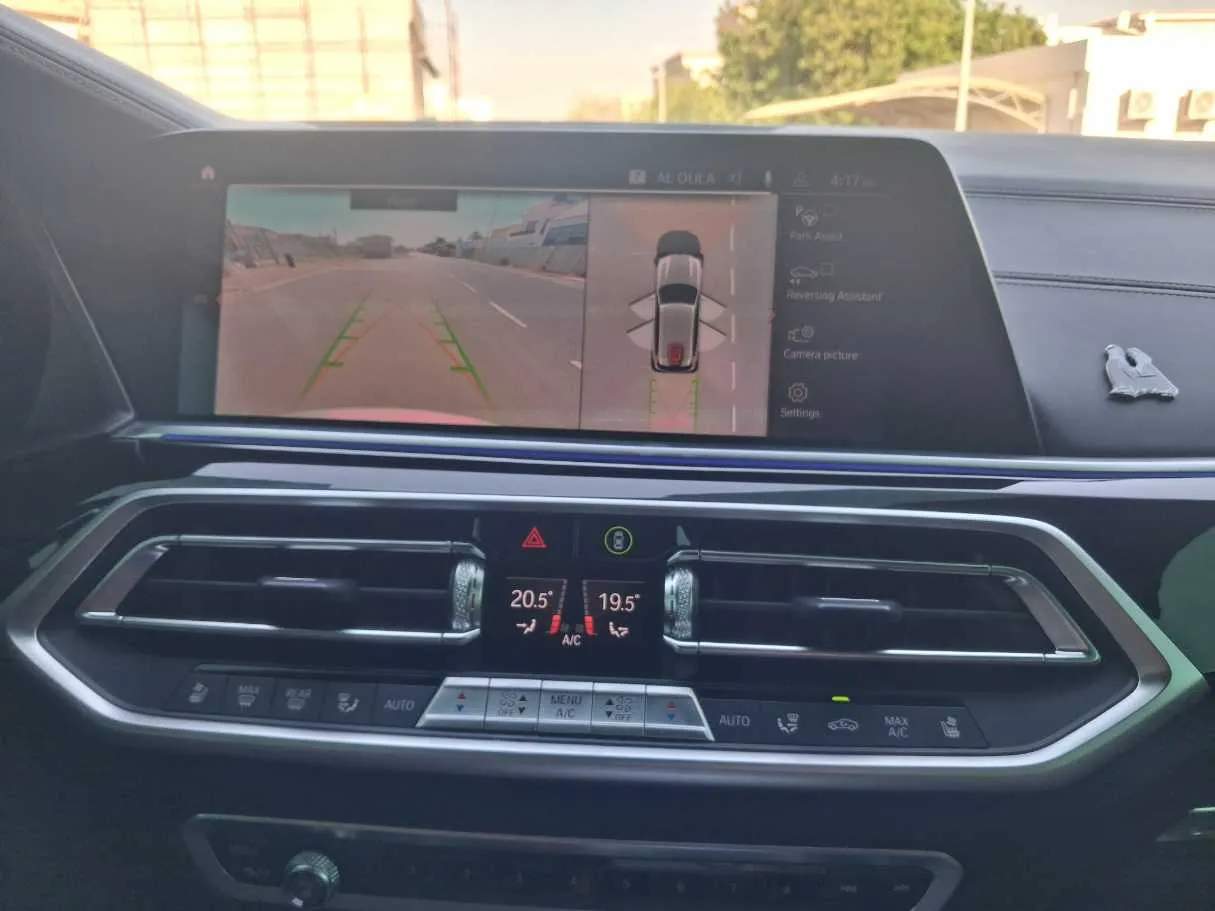 Car image 17