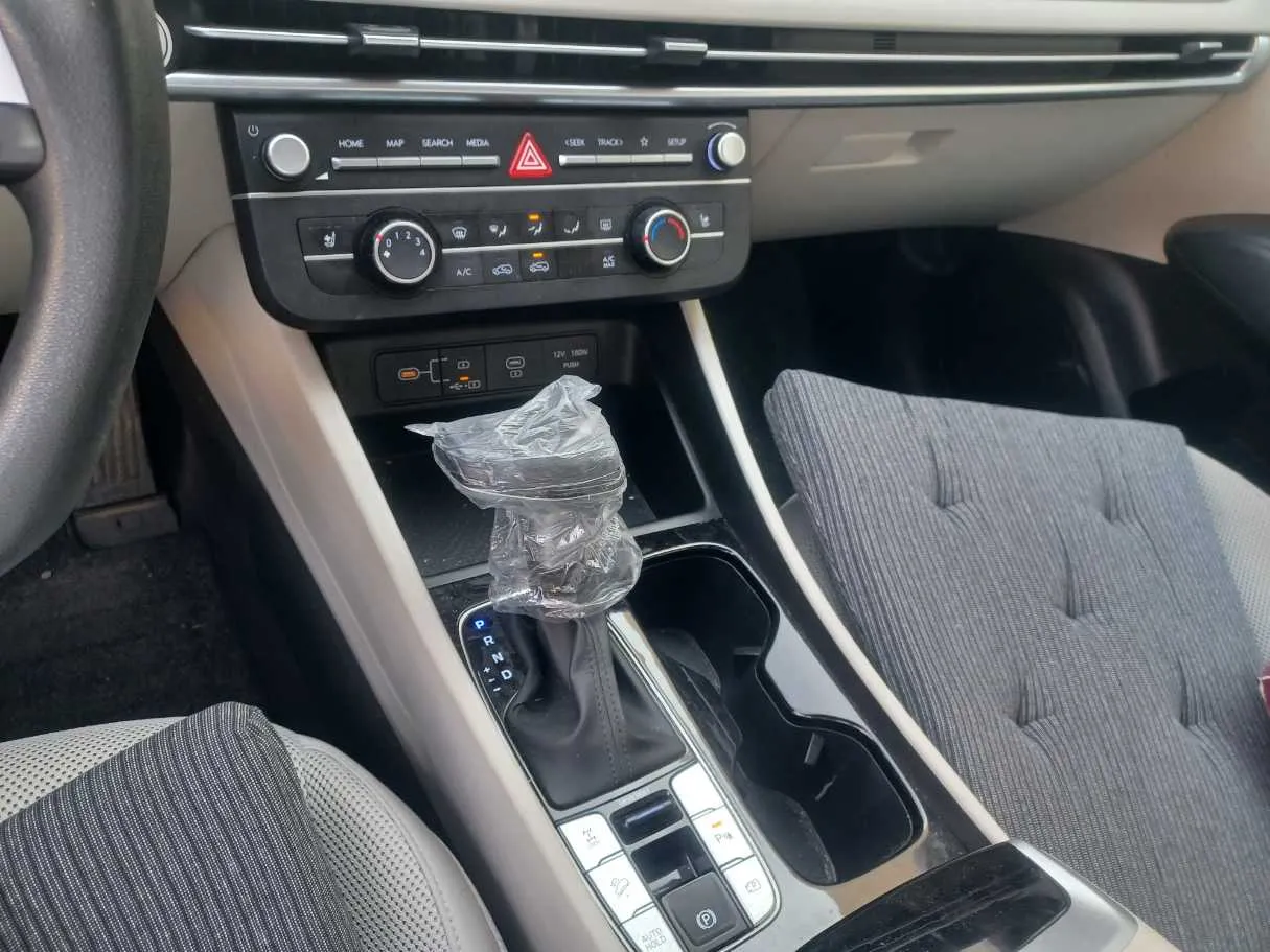 Car image 17