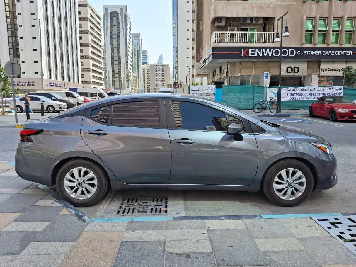 Car image 4